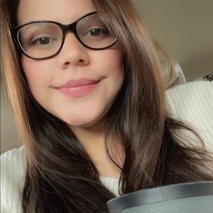 Meet your Posher, Alejandra